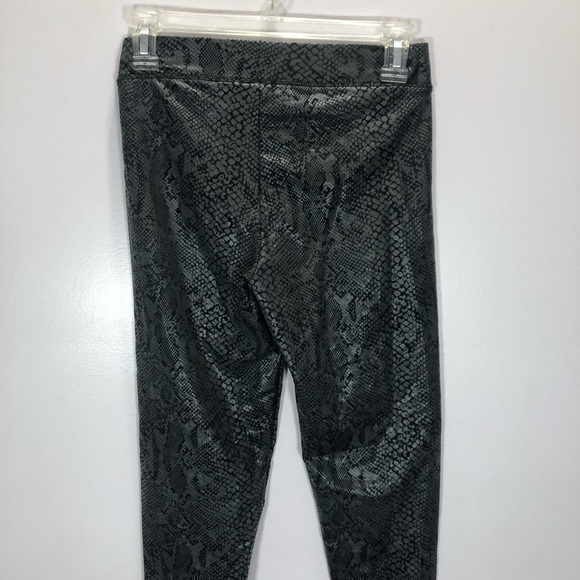 PINK Victoria’s Secret Women’s Black Knockout Tight Snakeskin Print Leggings - Picture 9 of 13